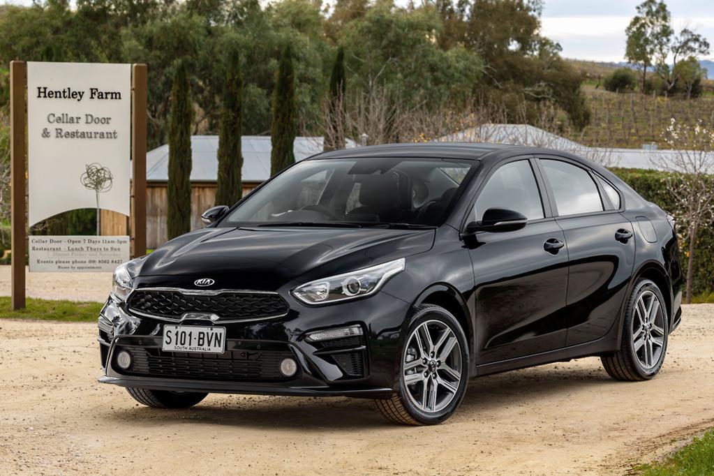 2019_kia_cerato_sedan_sport_004-kp7e