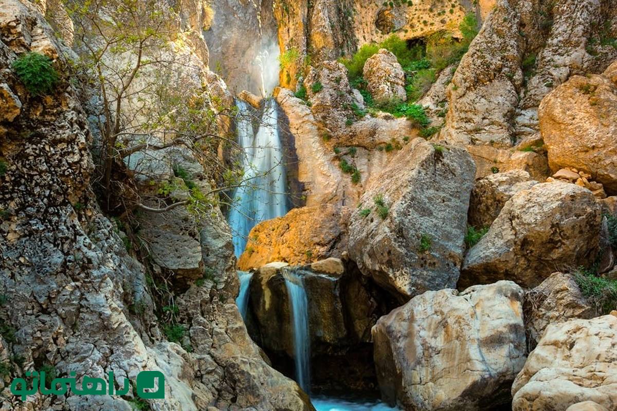 آبشار، چشمه و تنگ در شهر رومانیایی چهارمحال و بختیاری