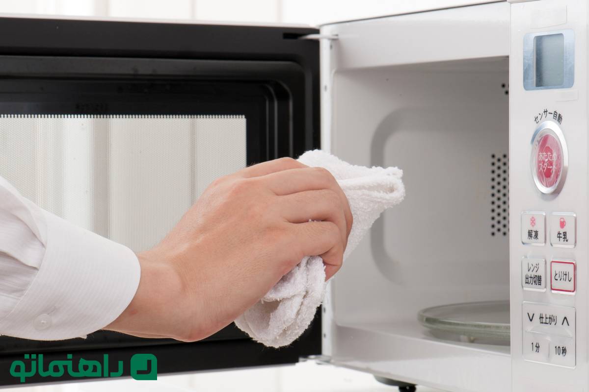 چگونه مایکروفر را به‌صورت اصولی تمیز کنیم؟