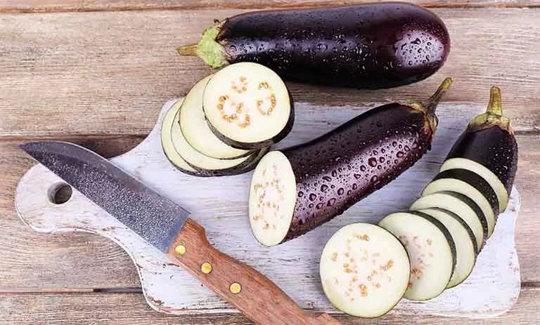 چرا نباید پوست بادمجان را گرفت؟