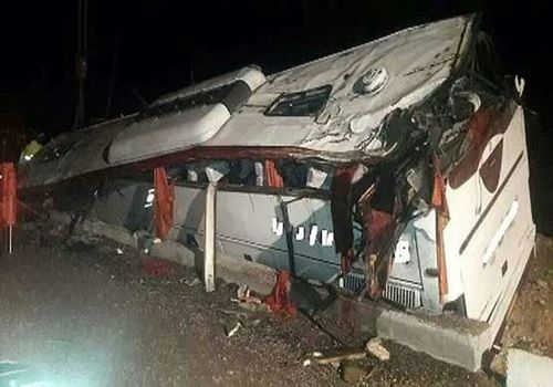 واژگونی اتوبوس در جاده اصفهان به دامغان