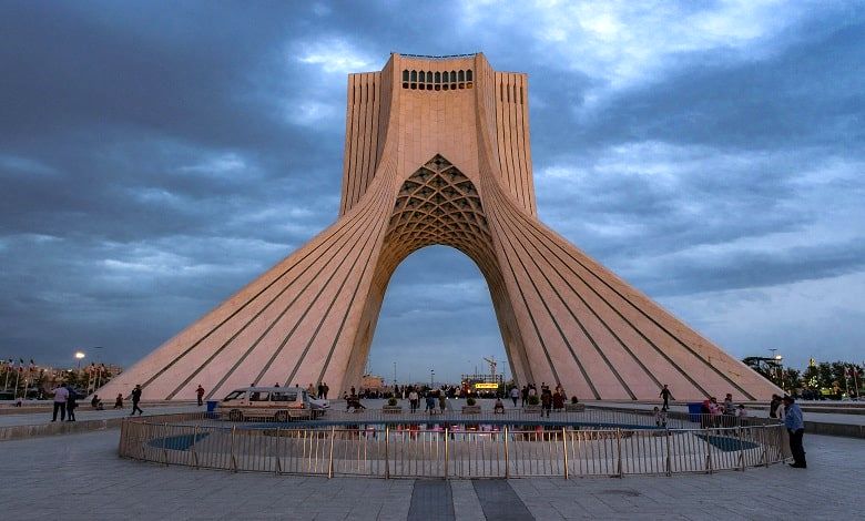 ببینید؛ بغض طراح برج آزادی وقتی نام ایران آمد