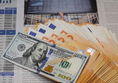 قیمت دلار گروگان تیترها و سیاست
