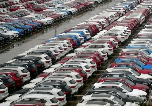 پایان محدودیت بزرگ در واردات خودرو؛ آماده ملاقات با مدل‌های لاکچری شوید!