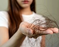 چند بار در هفته حمام کنیم تا موهایمان نریزد؟