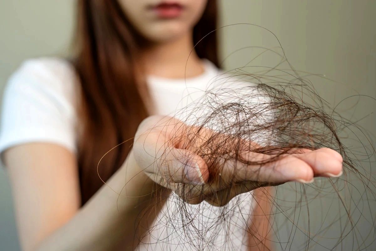 چند بار در هفته حمام کنیم تا موهایمان نریزد؟