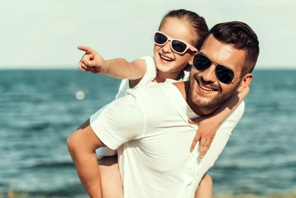 چطور پلاریزه بودن عینک آفتابی را تشخیص دهیم؟