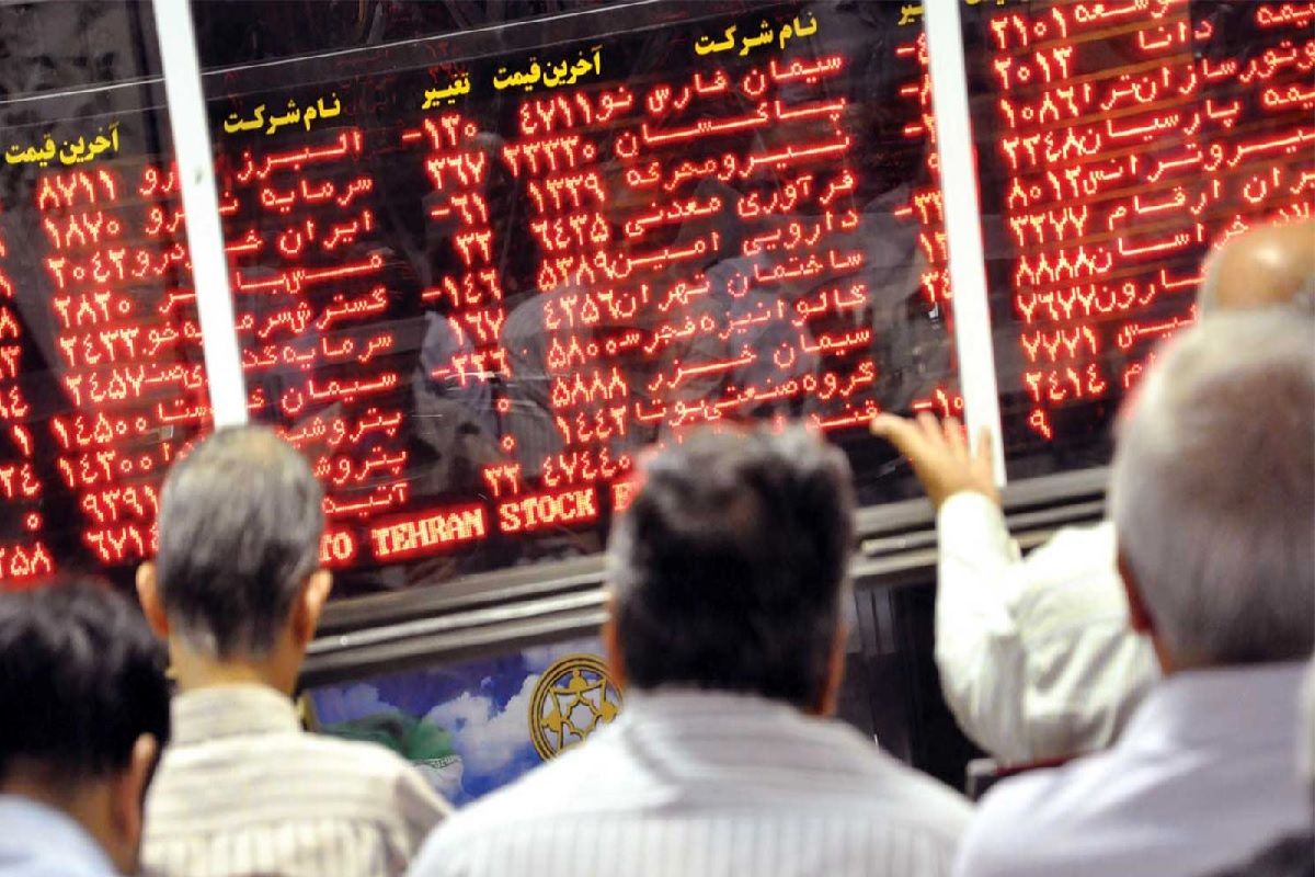 سرمایه‌گذاران بورس در دوراهی ابهام