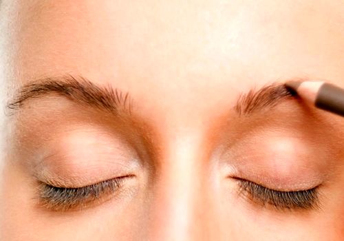 چگونه ابروهای کم‌پشت و نازک را دوباره پرپشت کنیم؟