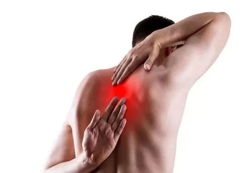درد بین دو کتف: نشانه‌ای از استرس یا مشکل جدی‌تر؟
