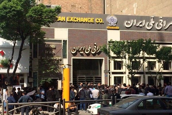 قیمت دلار صرافی ملی امروز چهار‌شنبه 27 فروردین 1404 چند؟
