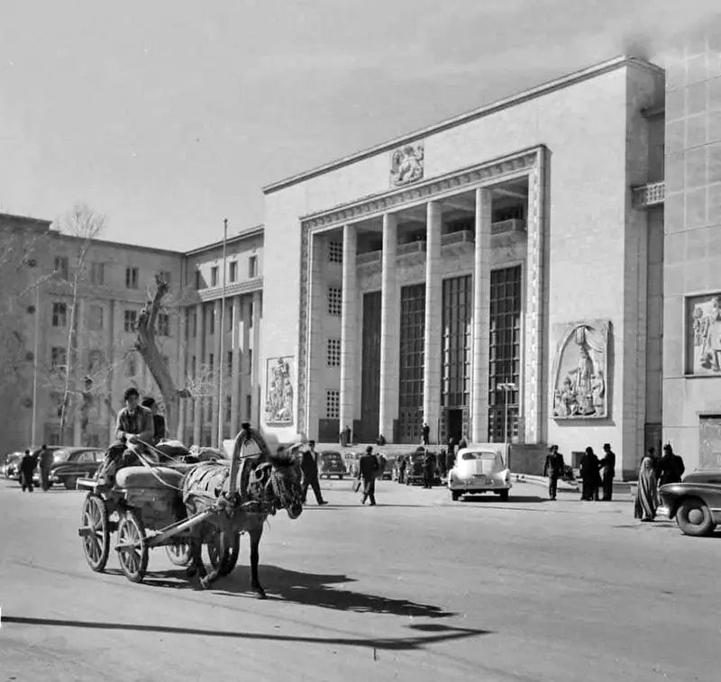 شاعرانه‌ترین خیابان تهران را بشناسید