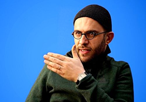 عکس| بابک حمیدیان در کنار جسد بی‌جان دخترش