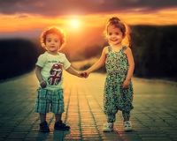 پیام تبریک روز برادر ۱۴۰۴ / پیام عاشقانه، احساسی و رسمی برای اینستاگرام