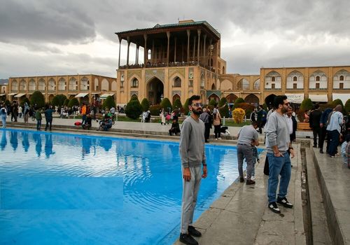 (تصاویر) مسافران نوروزی در میدان نقش جهان