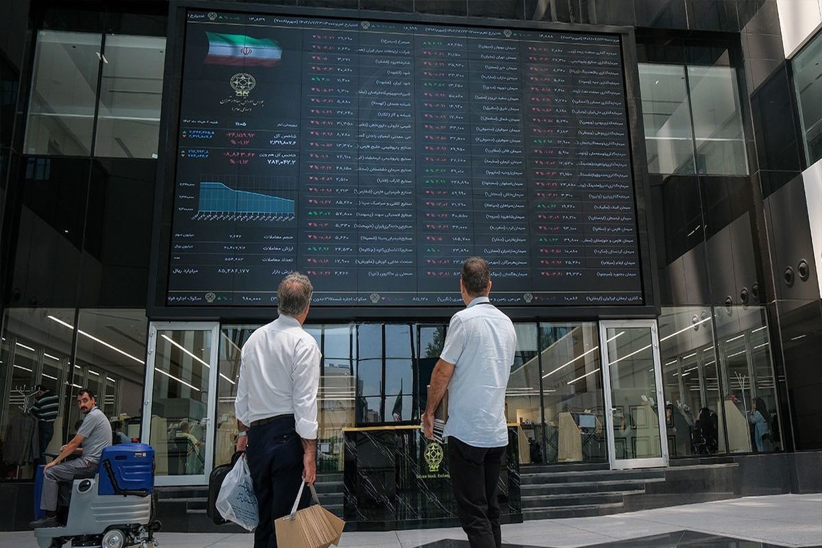 بورس در اولین روز کاری خرداد لباس سبز پوشید
