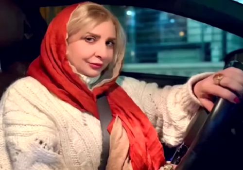ببینید / اعتراض جالب مرجانه گلچین به قطع مکرر برق