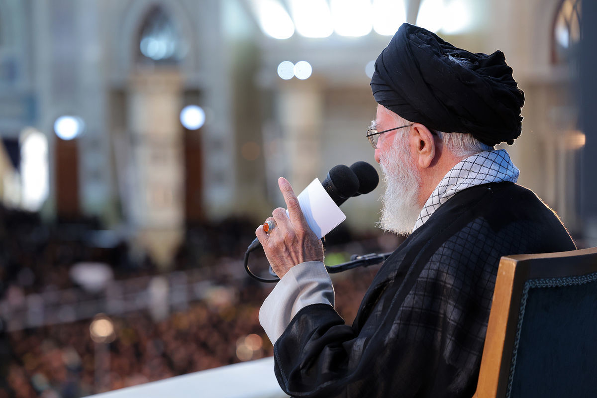 توییت عبری صفحۀ رهبر انقلاب بعد از جنایت اسرائیل در ایران