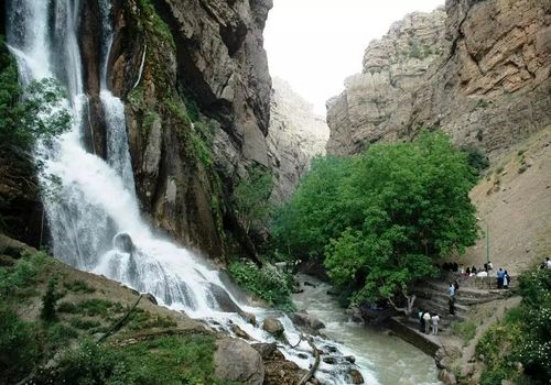 آب سفید؛ عروس آبشارهای ایران در دل زاگرس