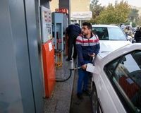 چهار صدمه خطرناک به‌خاطر پر کردن بیش از حد باک بنزین خودرو