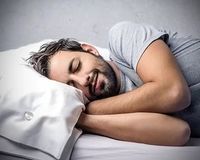 چرا بدنمان بدون خواب کافی از پا می‌افتد؟