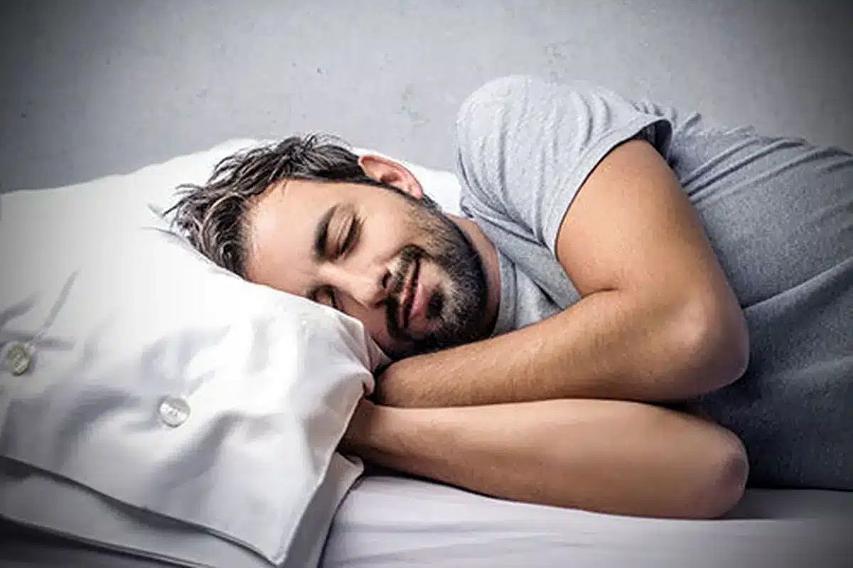 چرا بدنمان بدون خواب کافی از پا می‌افتد؟