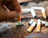 نفوذ سیگار تا کلاس درس دانشگاه/ چرا قوانین اجرایی نمی‌شوند؟