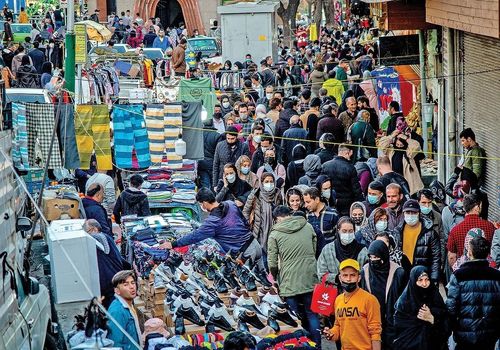 روزنامه اعتماد: ۶۰ درصد اشتغال ایران غیررسمی است/ ۱۰ میلیون نفر از جمعیت فعال کشور، تحت پوشش تامین اجتماعی نیستند