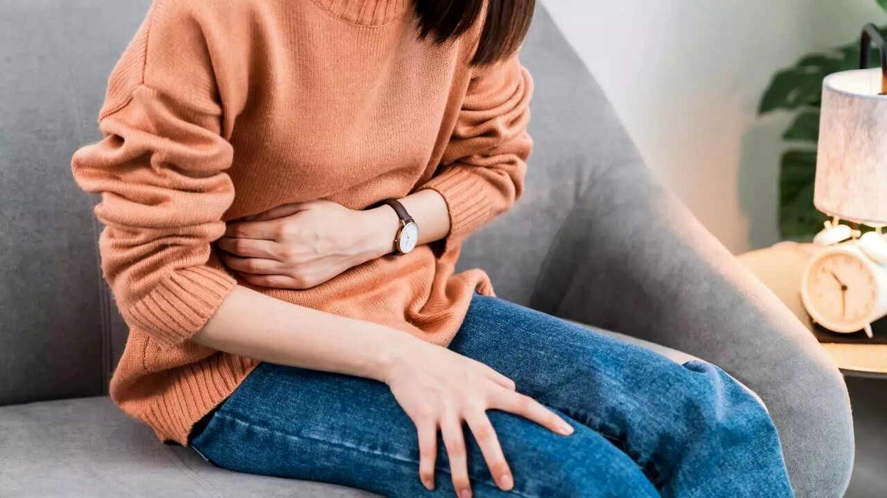 با سردی معده چه کنیم؟/ راهنمای درمان و پیشگیری در خانه