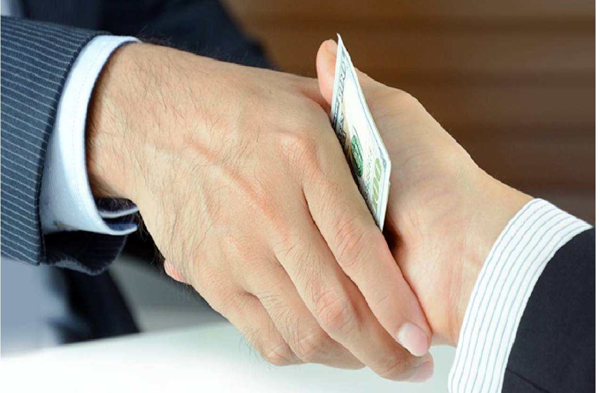 فساد سیستمی؛ تهدیدی جدی‌تر از حملات پهپادی و موشکی برای ستون‌های کشور