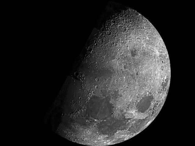 پرچم آمریکا هنوز بر روی ماه پابرجاست؟