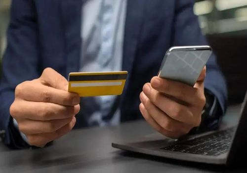 نرخ کارمزد خدمات بانکی در سال 1404؛ هزینه صدور کارت چقدر است؟