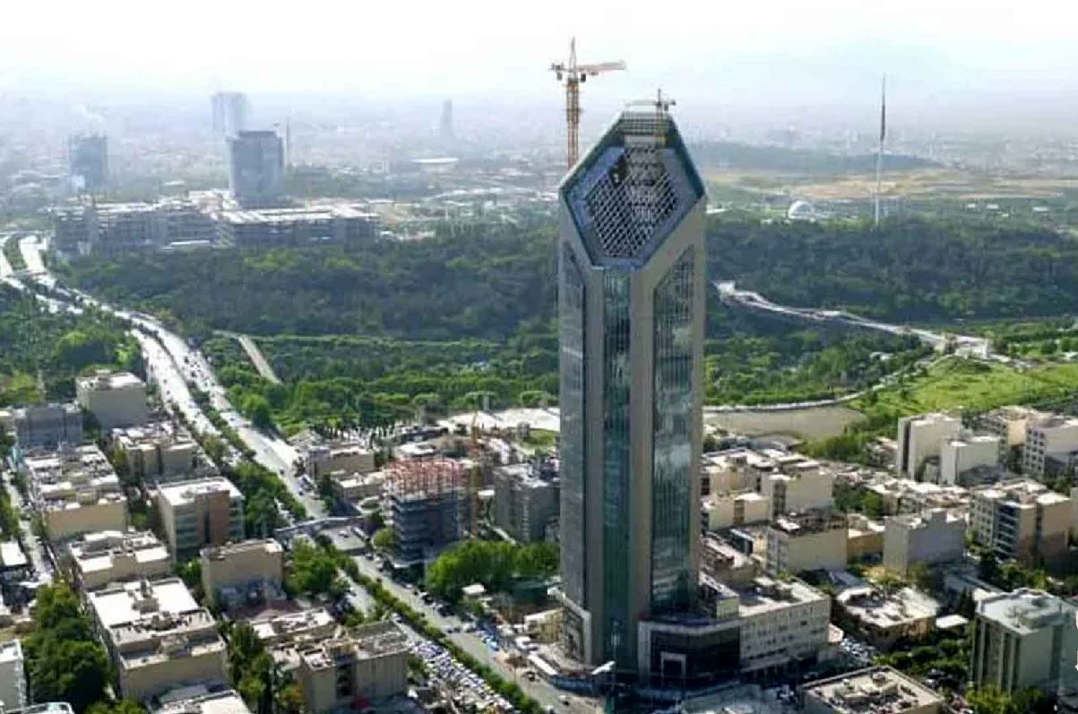 بابک زنجانی مالک برج معروف چهارراه جهان کودک است