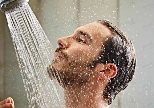 شب‌ها دوش بگیریم یا صبح؟
